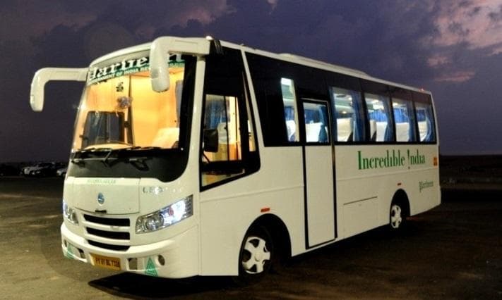 How to Choose the Right Vehicle for Your Group Trip